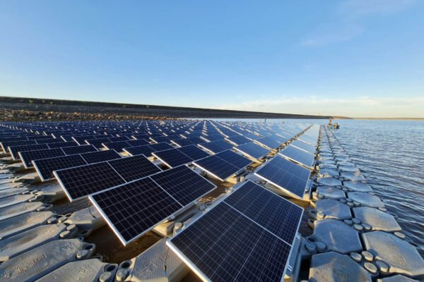 Usina Hidrelétrica FURNAS – Araporã/MG – 200 kWp – Estrutura Flutuante Rígida