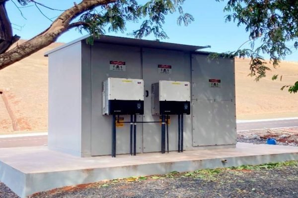 Usina Hidrelétrica FURNAS – Araporã/MG – Cubículo Elevatório + Inversores 150 kVA