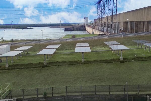 Usina Hidrelétrica CESP – Porto Primavera/SP –50 kWp – Estrutura tracker