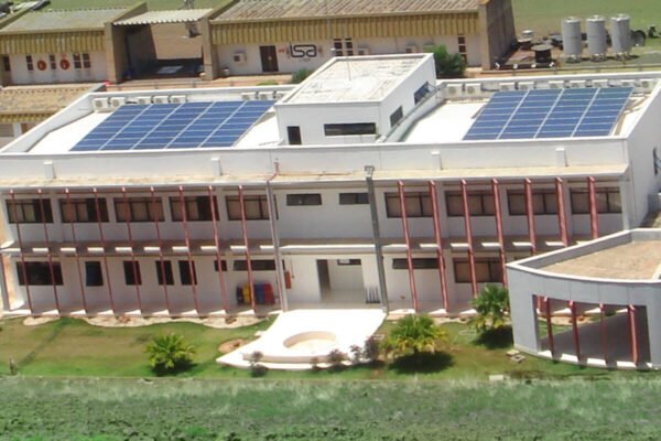 Usina Hidrelétrica CESP – Ilha Solteira/SP – 20 kWp – Estrutura Fixa em Telhado Metálico