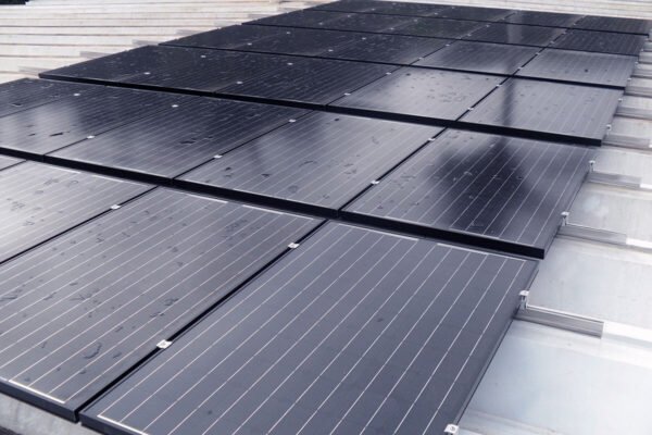 Usina Hidrelétrica CESP – Paraibuna/SP – 10 kWp – Estrutura Fixa em Telhado Metálico