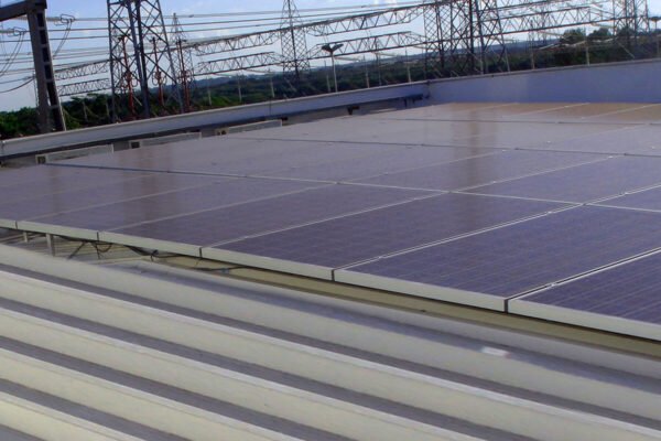 Usina Hidrelétrica CESP – Paraibuna/SP – 10 kWp – Estrutura Fixa em Telhado Metálico