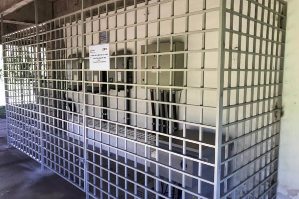 Usina Hidrelétrica CESP – Paraibuna/SP – Inversores e painéis de proteção sistema 54 kWp