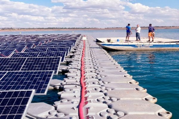 Usina Hidrelétrica FURNAS – Araporã/MG – 200 kWp – Estrutura Flutuante Rígida