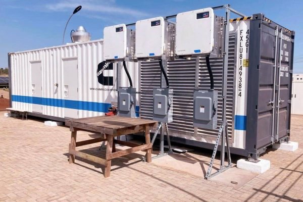 Usina Hidrelétrica FURNAS – Araporã/MG – 300 kW – Container com Tecnologia Célula Combustível